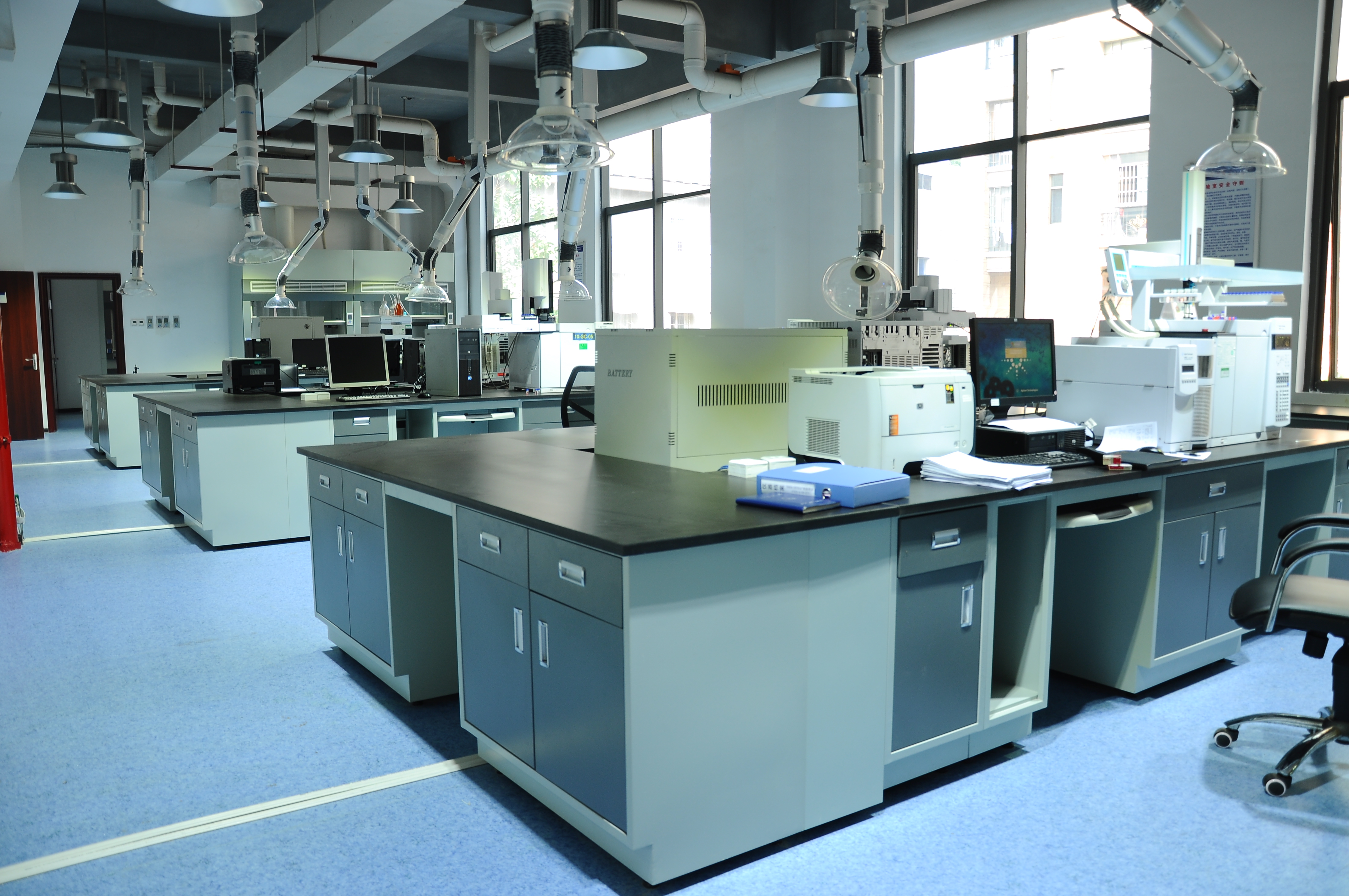 實驗室通風系統如何排風的？